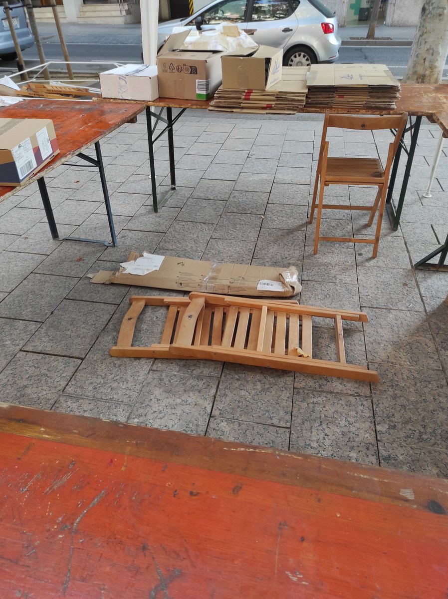 🌞Bon dia, #Reus!

Això ja comença a prendre forma!🥳

Us esperem tot el dia al pg. Sunyer!❣️

Veniu a gaudir de la quarta fira de llibres i idees radicals i de proximitat!📚