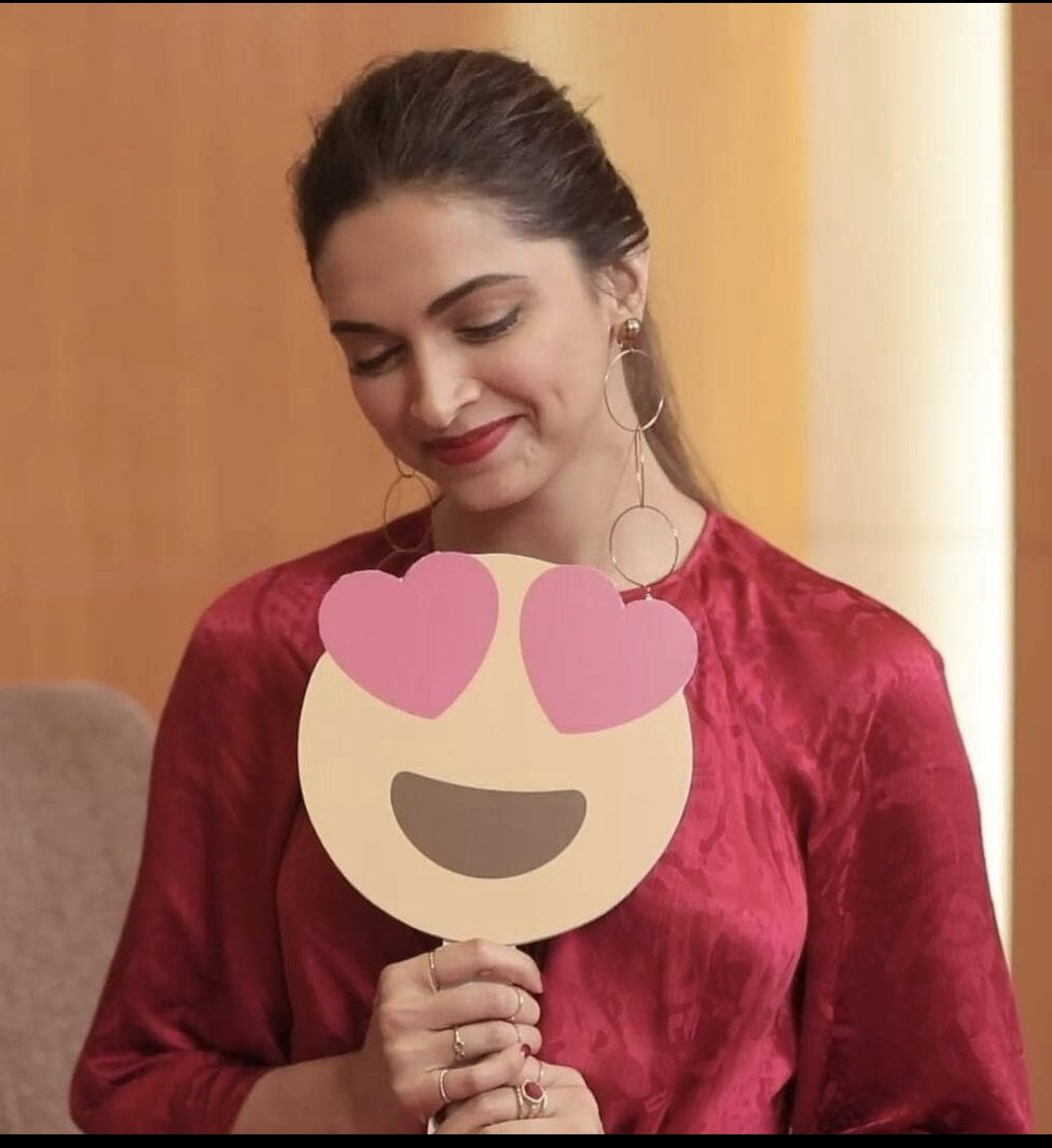 Sungrg7's tweet photo. Indian cinema is all set to go G-L-O-B-A-L! 🌍🔥 Deepika Padukone joins forces with Allu Arjun in a massive cinematic storm! This one's gonna be LIT on a whole new level! 💥💥 #AA22xA6 #DeepikaPadukone #AlluArjun #IndianCinemaRising
#AA22 https://t.co/FGwfjLURhg