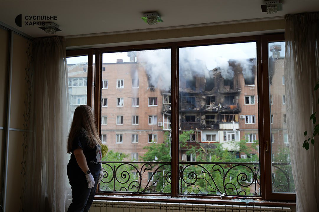 a_magazova's tweet image. No, it’s not that Ukraine gave Putin a reason to attack - he came to kill Ukrainians because he wants to, he can, and he was allowed to.
This is Kharkiv this morning, after the largest attack since February 24, 2022: 53 drones, 4 guided aerial bombs, and 1 ballistic missile.