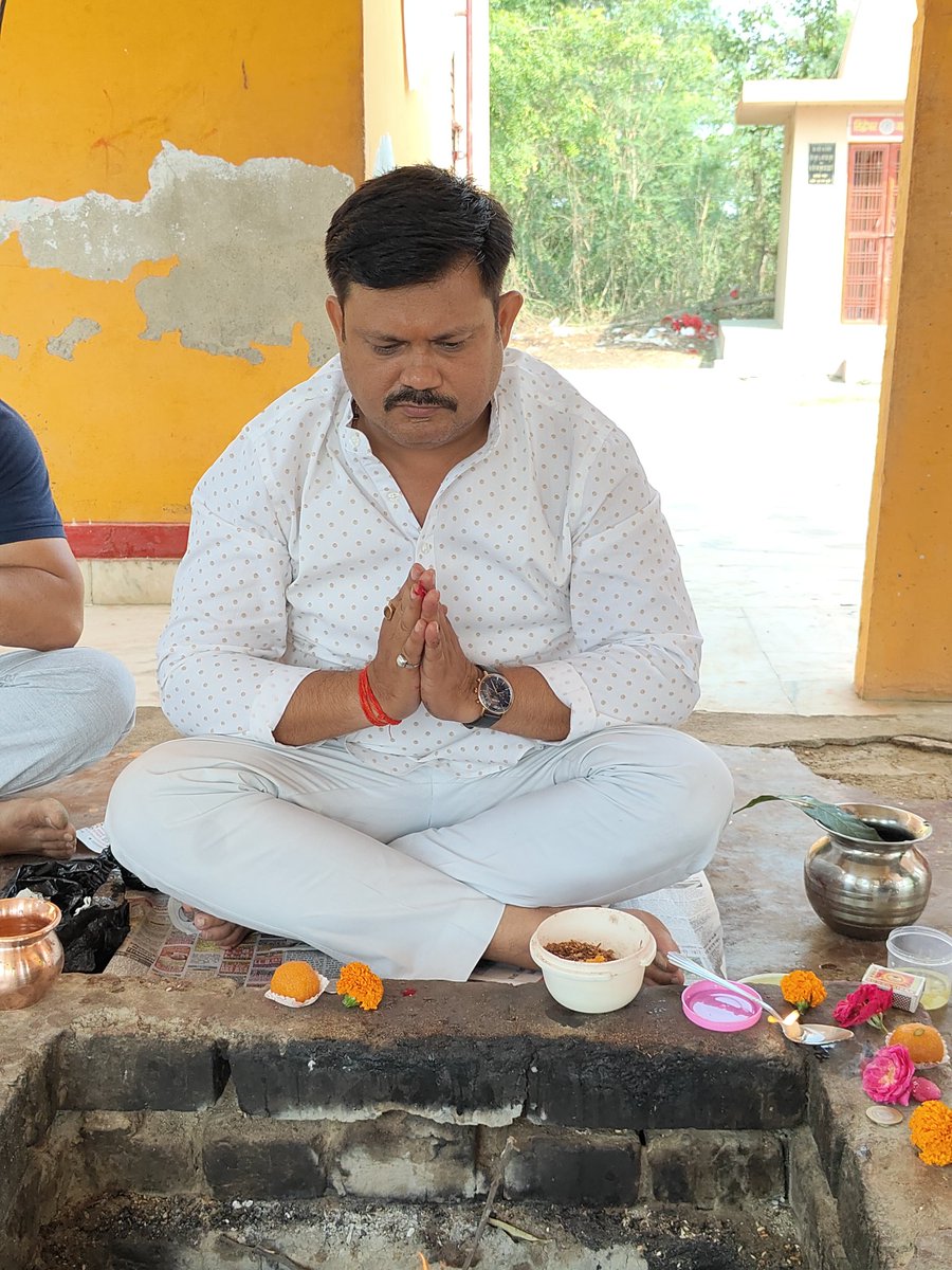 Sudhakar Shukla (@sudhakarshuklab) on Twitter photo ॐ ऐं भ्रीम हनुमते, श्रीराम दूताय नमः
हनुमान जी के अति प्राचीन मंदिर "बड़ैला धाम" में भगवान बजरंगबली के श्री चरणों में माथा टेका !
<a href="/Kamleshmishra40/">Kamlesh Mishra🙏🙏 सनातनी🙏🙏फोलो करें 100ल</a> <a href="/sanjayraiupbjp/">Sanjay Rai</a> <a href="/BJP4UP/">BJP Uttar Pradesh</a> <a href="/BJP4India/">BJP</a> <a href="/myogiadityanath/">Yogi Adityanath</a> <a href="/narendramodi/">Narendra Modi</a> ॐ ऐं भ्रीम हनुमते, श्रीराम दूताय नमः
हनुमान जी के अति प्राचीन मंदिर "बड़ैला धाम" में भगवान बजरंगबली के श्री चरणों में माथा टेका !
<a href="/Kamleshmishra40/">Kamlesh Mishra🙏🙏 सनातनी🙏🙏फोलो करें 100ल</a> <a href="/sanjayraiupbjp/">Sanjay Rai</a> <a href="/BJP4UP/">BJP Uttar Pradesh</a> <a href="/BJP4India/">BJP</a> <a href="/myogiadityanath/">Yogi Adityanath</a> <a href="/narendramodi/">Narendra Modi</a>