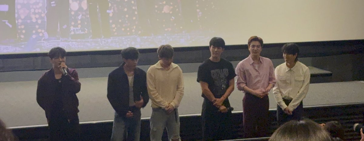 둘이 진짜 쉬지 않고 떠들더라