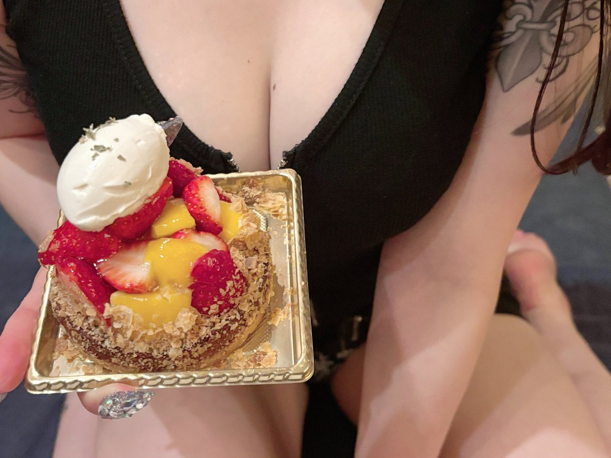 1日１おっぱい
どっち食べたい🤤？