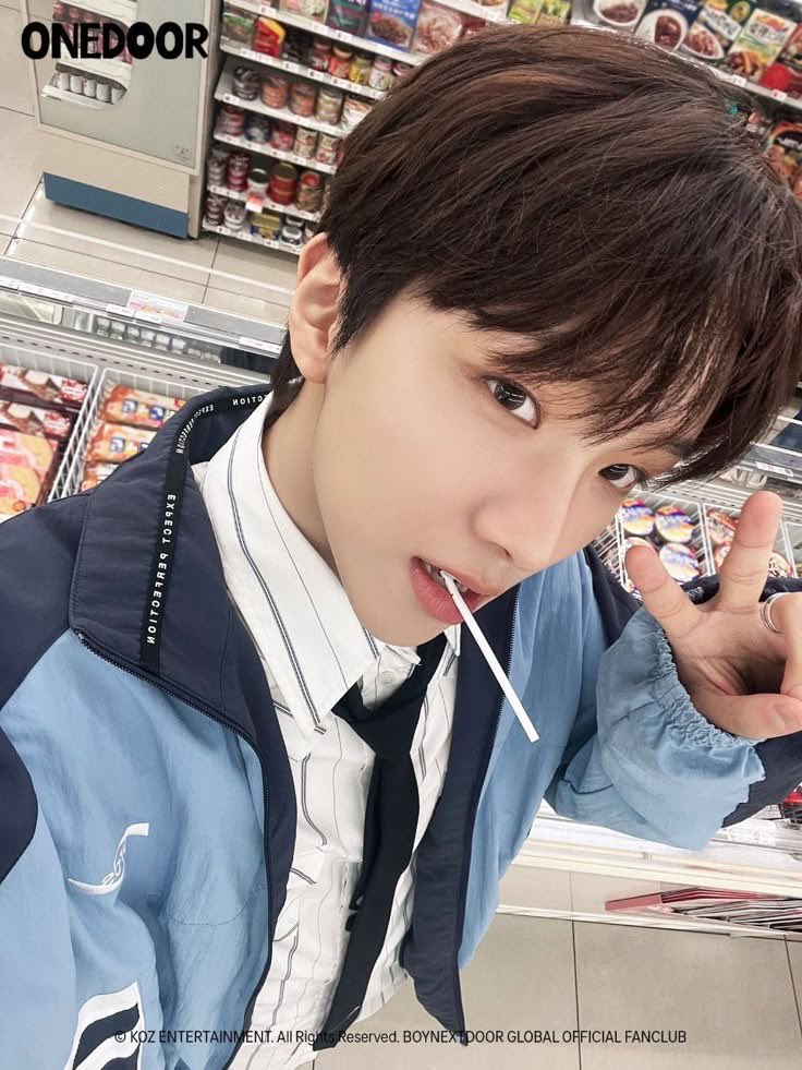 leehansjpg's tweet image. the idol                                  the photocard