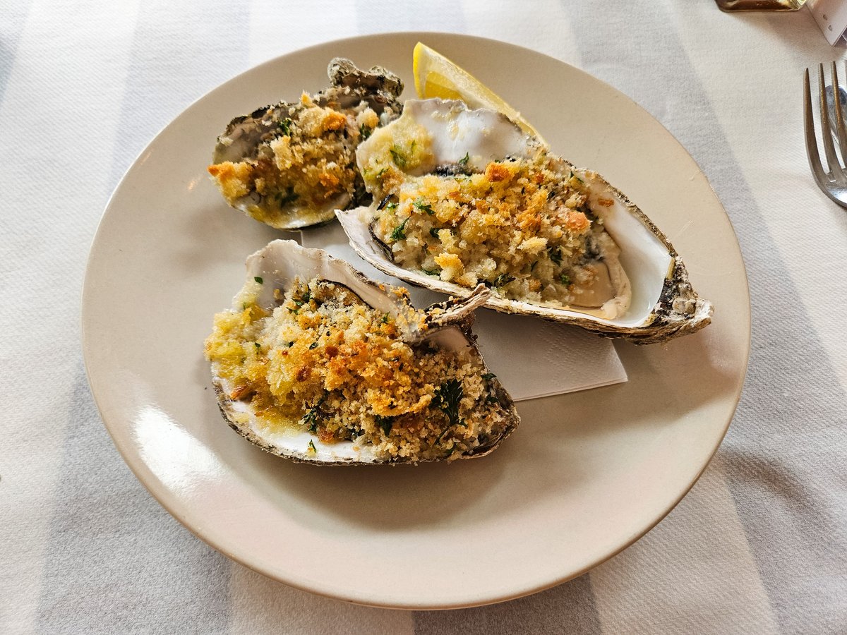 gourmetgorro's tweet photo. New on the blog - a fab fish lunch at the seaside at Mr Villa's in Barry 
https://t.co/ge1cbIwVIT https://t.co/EH67PnDIm6