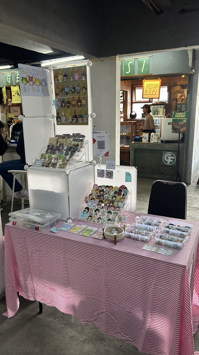 Hewwoooo before we officially reopen our 🍊&amp; debuting at t!ktok shop, we selling out our leftover cf here, at hallway space! Gk display semua siihhh
Lokasi ada di Pasar Kosambi, Bandung~😋

Buka sampe besok ya! Jam 13.00 - 21.00!! See uuuu.