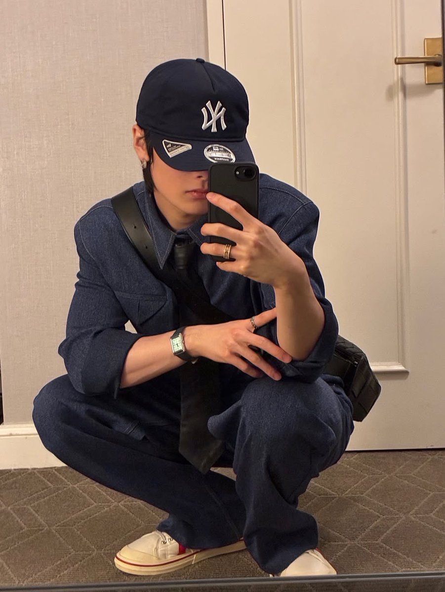syrnkns's tweet photo. I.N instagram update

👔
👖

#Straykids https://t.co/t2TldDAtos