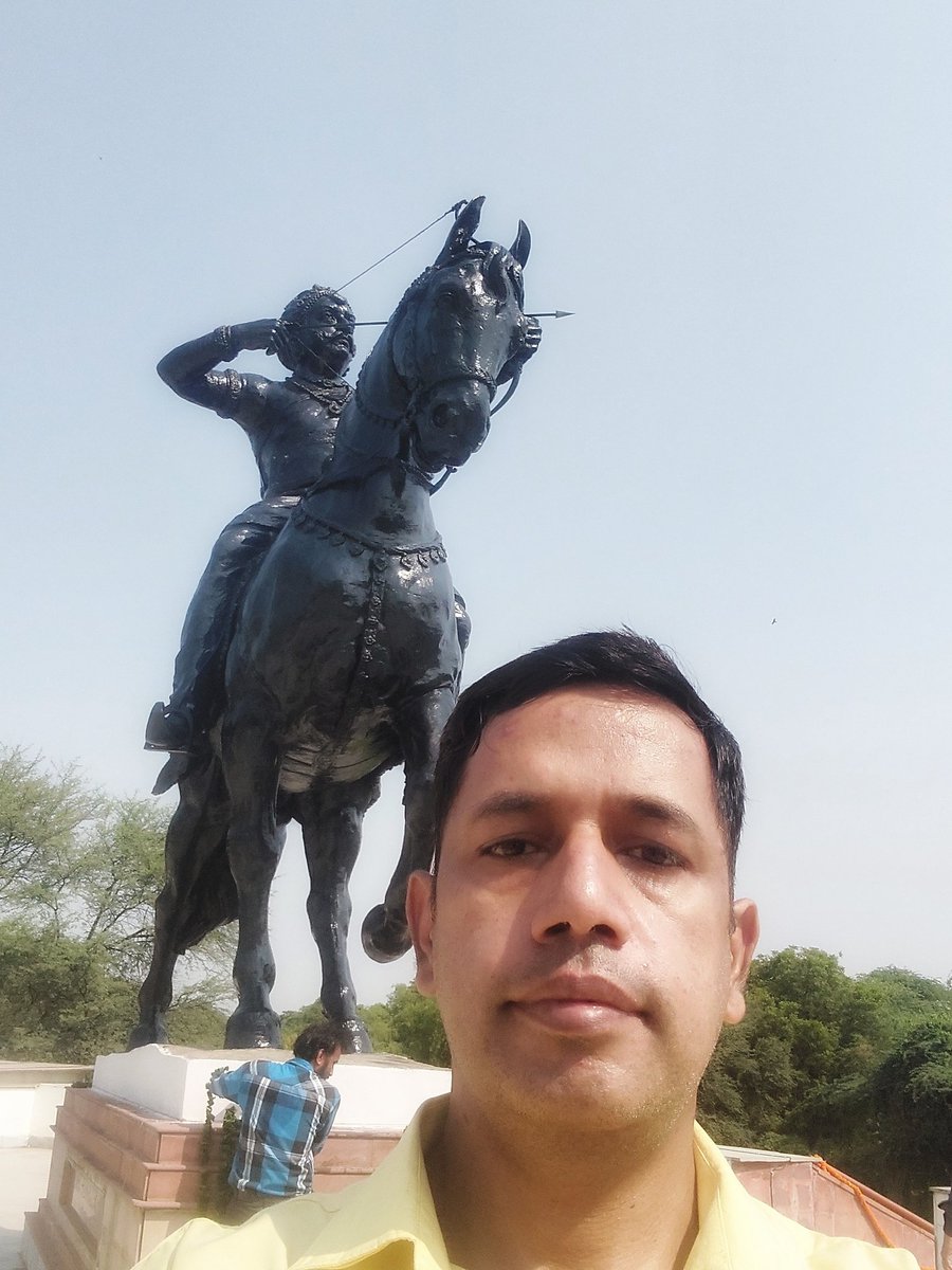 Sumit Pratap Singh (@authorsumit) on Twitter photo рдЖрдЬ рд░рд╛рдЬрдкреВрдд рд╕рдореНрд░рд╛рдЯ рдкреГрдереНрд╡реАрд░рд╛рдЬ рдЪреМрд╣рд╛рдирдЬреА рдХреЗ рдЬрдиреНрдо рдЬрдпрдВрддреА рд╕рдорд╛рд░реЛрд╣ рдореЗрдВ рд░рд╛рдп рдкрд┐рдереМрд░рд╛ рдХрд┐рд▓реЗ рдореЗрдВ рдЙрдиреНрд╣реЗрдВ рд╢реНрд░рджреНрдзрд╛ рд╕реБрдорди рдЕрд░реНрдкрд┐рдд рдХрд┐рдПред
рдЬрдп рдХреНрд╖рд╛рддреНрд░ рдзрд░реНрдо! рдЬрдп рд░рд╛рдЬрдкреВрддрд╛рдирд╛!
#рд╕реБрдорд┐рддрдкреНрд░рддрд╛рдкрд╕рд┐рдВрд╣ рдЖрдЬ рд░рд╛рдЬрдкреВрдд рд╕рдореНрд░рд╛рдЯ рдкреГрдереНрд╡реАрд░рд╛рдЬ рдЪреМрд╣рд╛рдирдЬреА рдХреЗ рдЬрдиреНрдо рдЬрдпрдВрддреА рд╕рдорд╛рд░реЛрд╣ рдореЗрдВ рд░рд╛рдп рдкрд┐рдереМрд░рд╛ рдХрд┐рд▓реЗ рдореЗрдВ рдЙрдиреНрд╣реЗрдВ рд╢реНрд░рджреНрдзрд╛ рд╕реБрдорди рдЕрд░реНрдкрд┐рдд рдХрд┐рдПред
рдЬрдп рдХреНрд╖рд╛рддреНрд░ рдзрд░реНрдо! рдЬрдп рд░рд╛рдЬрдкреВрддрд╛рдирд╛!
#рд╕реБрдорд┐рддрдкреНрд░рддрд╛рдкрд╕рд┐рдВрд╣
