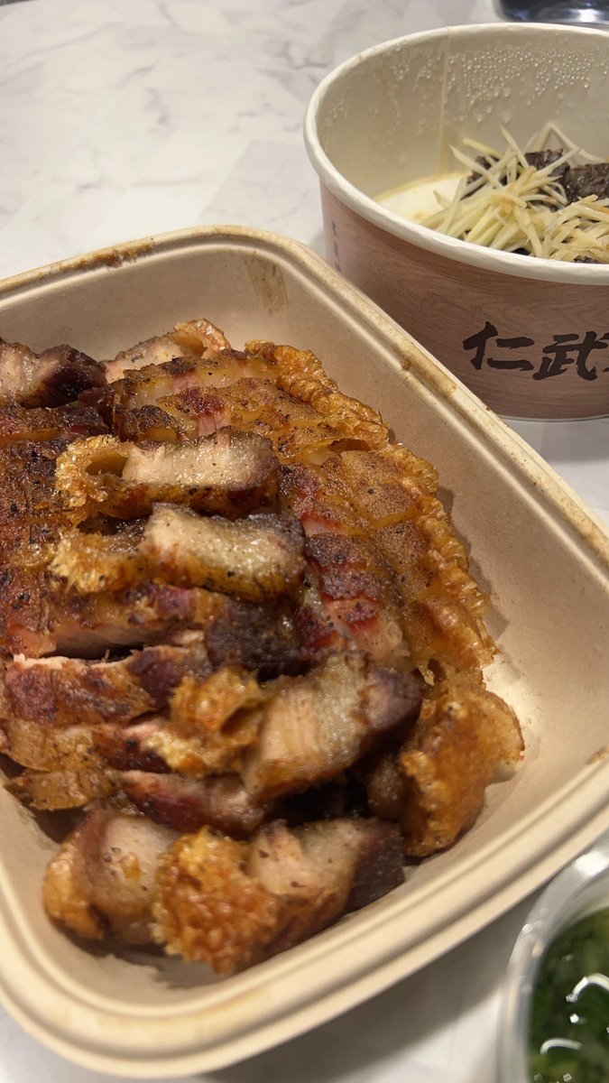 snuggle5269's tweet photo. 南台灣的夏天真的熱到靠北，
不��罐冰啤酒怎麼活得下去🤣
看看我買的下酒菜……這是不是有病？ https://t.co/IF8wTLx680