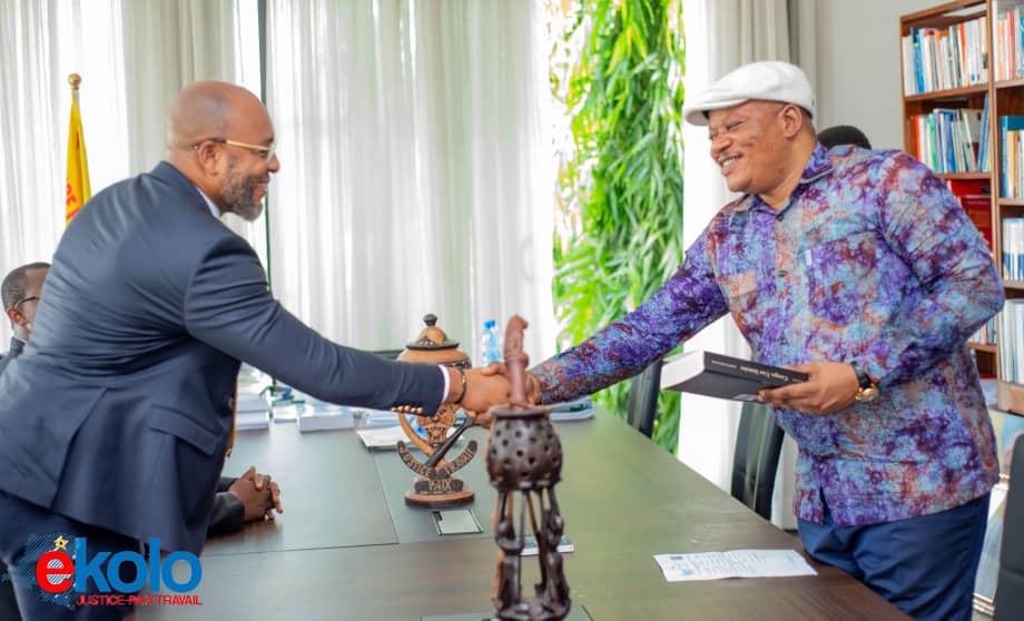 Echange fructueux hièr vendredi entre le president du parti EKOLO 
<a href="/ChrisMukendi13/">Chris Mukendi Kabemba</a> et Mr.<a href="/kabund_jmkkrock/">Jean Marc KABUND-A-KABUND</a> 
Monsieur CHRIS etait venu sollicité l'implication de ce dernier 
dns le processus de paix en 🇨🇩
L'invitant à sortir de son silence pour soutenir les efforts de paix en cours