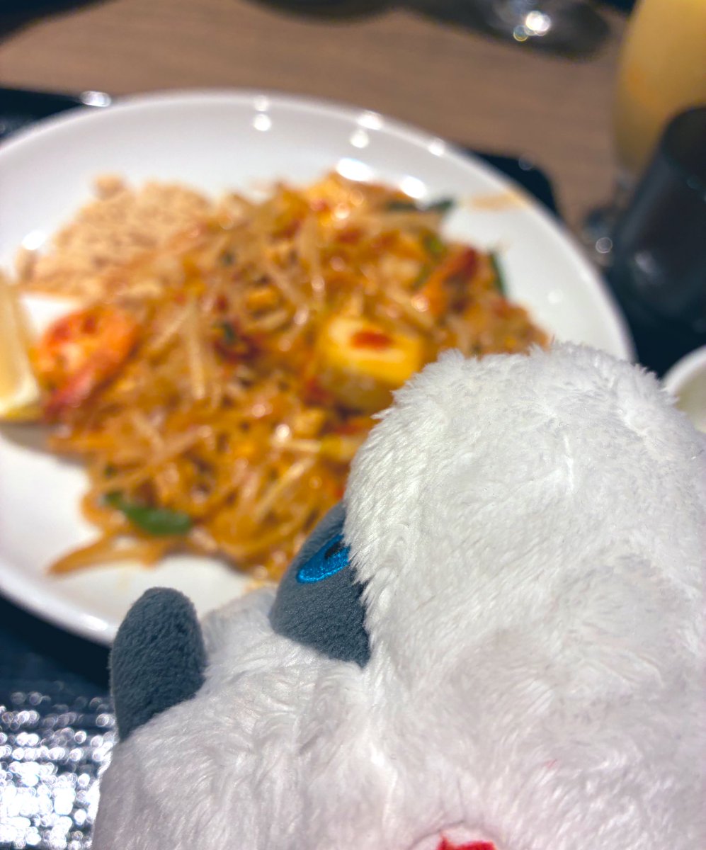 15yearyeah's tweet photo. めらパッタイたべました
台風焼きそばって何かと思ったら台風じゃなくてタイ風でした

#ポケモンfit https://t.co/cNbz6jUWoX