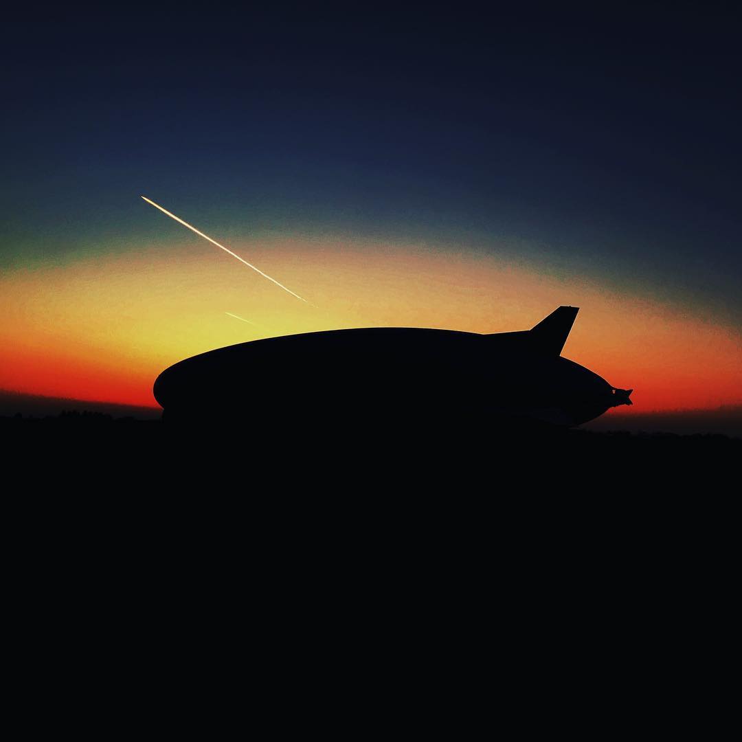 CardingtonSheds's tweet image. Airlander, the last powered helium filled aircraft st Cardington.
Now mainly used as a prop dump and occasional studio. Surrounded by rabbit hutch housing. The developers shat on Cardington from a height.