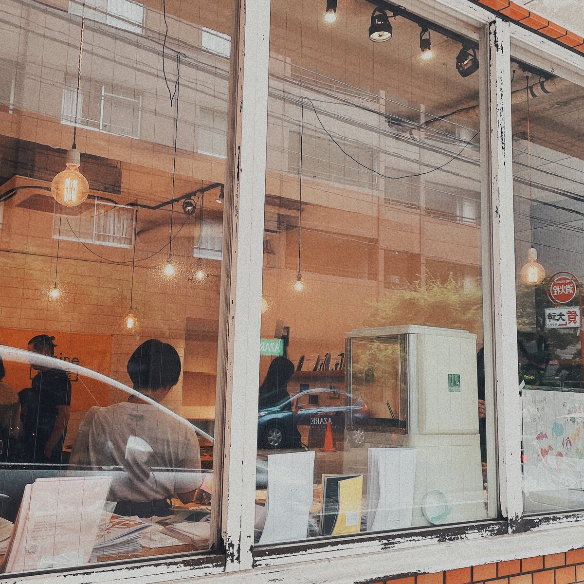 10zine vol.13 福岡会場最終日
たくさんの方にお越しいただきありがとうございます！

完売となったzineもちらほら増えてきました🙌
サンプル販売可能な場合もありますので、気になるzineがある方はお気軽にお尋ねください！

19時までお待ちしています