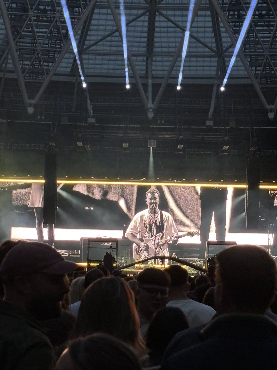 Ruby_Smart1's tweet image. Sam Fender was very special last night 🖤🤍