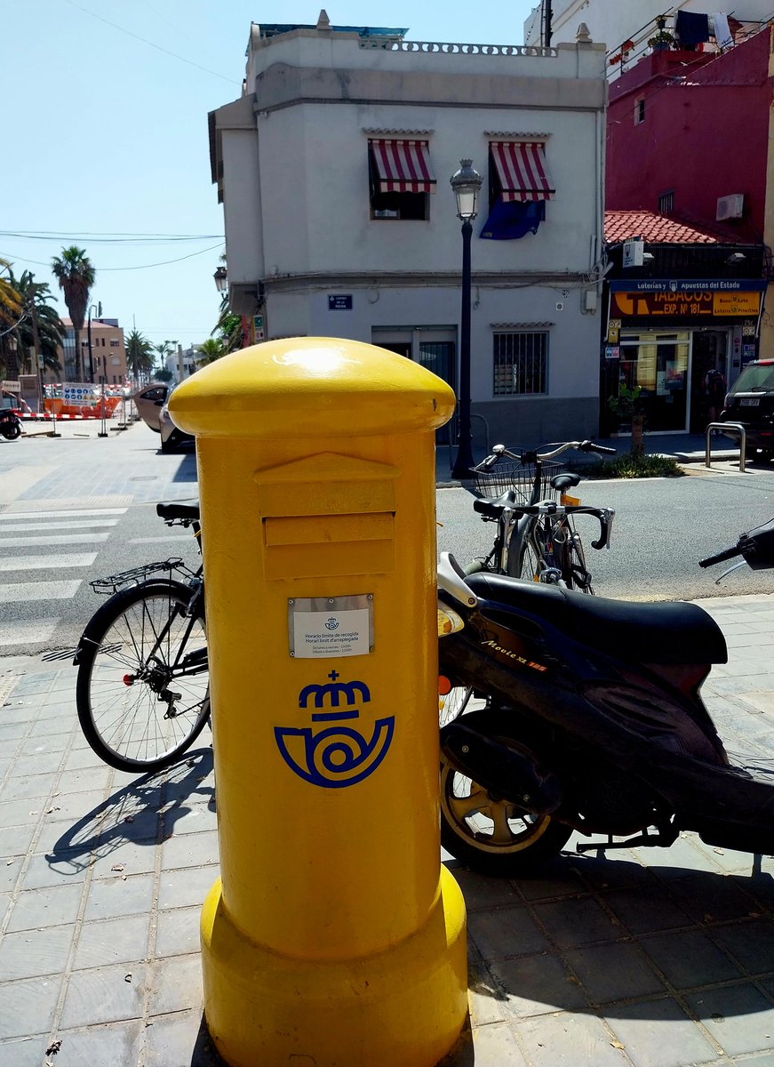Hola, #PostboxSaturday amigos. Just back from Spain so enjoy this delightful yellow postbox from Valencia <a href="/letterappsoc/">Handwritten Letter</a>