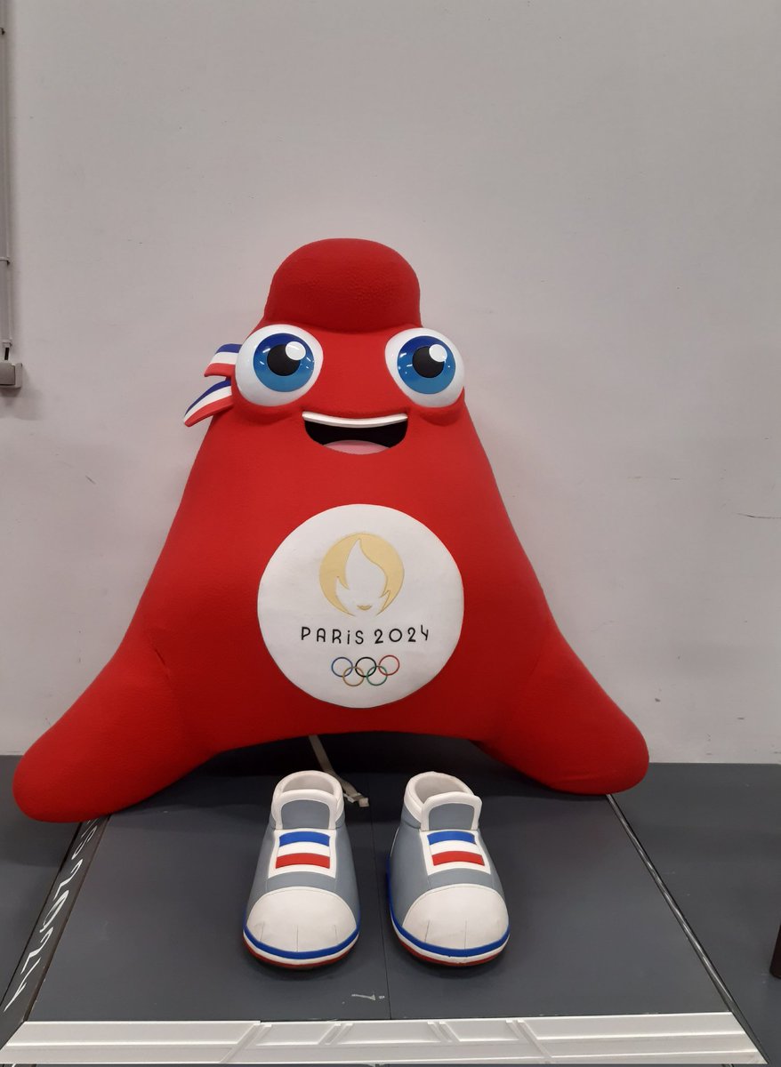 J'aime à jamais ce sourire candide et confiant, et notre meilleure vie. <a href="/MuseeduSport/">Musée National du Sport</a> à Nice, un endroit merveilleux, la caverne d'Ali Baba des dingos de sport.