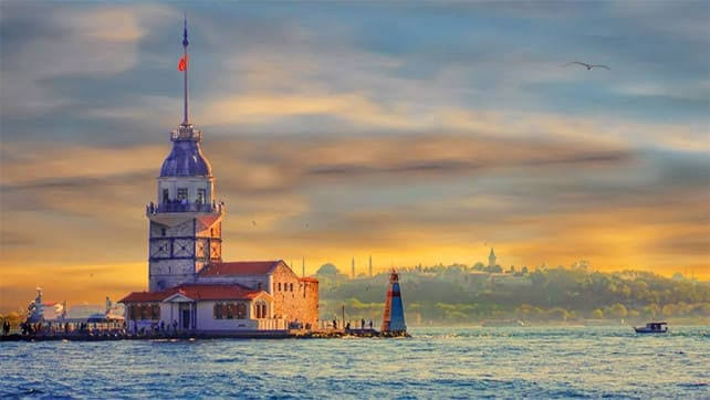 Sen İstanbul'sun...

Seyreyler gözlerim seni. 
Hayrandır sana.
Öylece kala kalır gözlerinde...