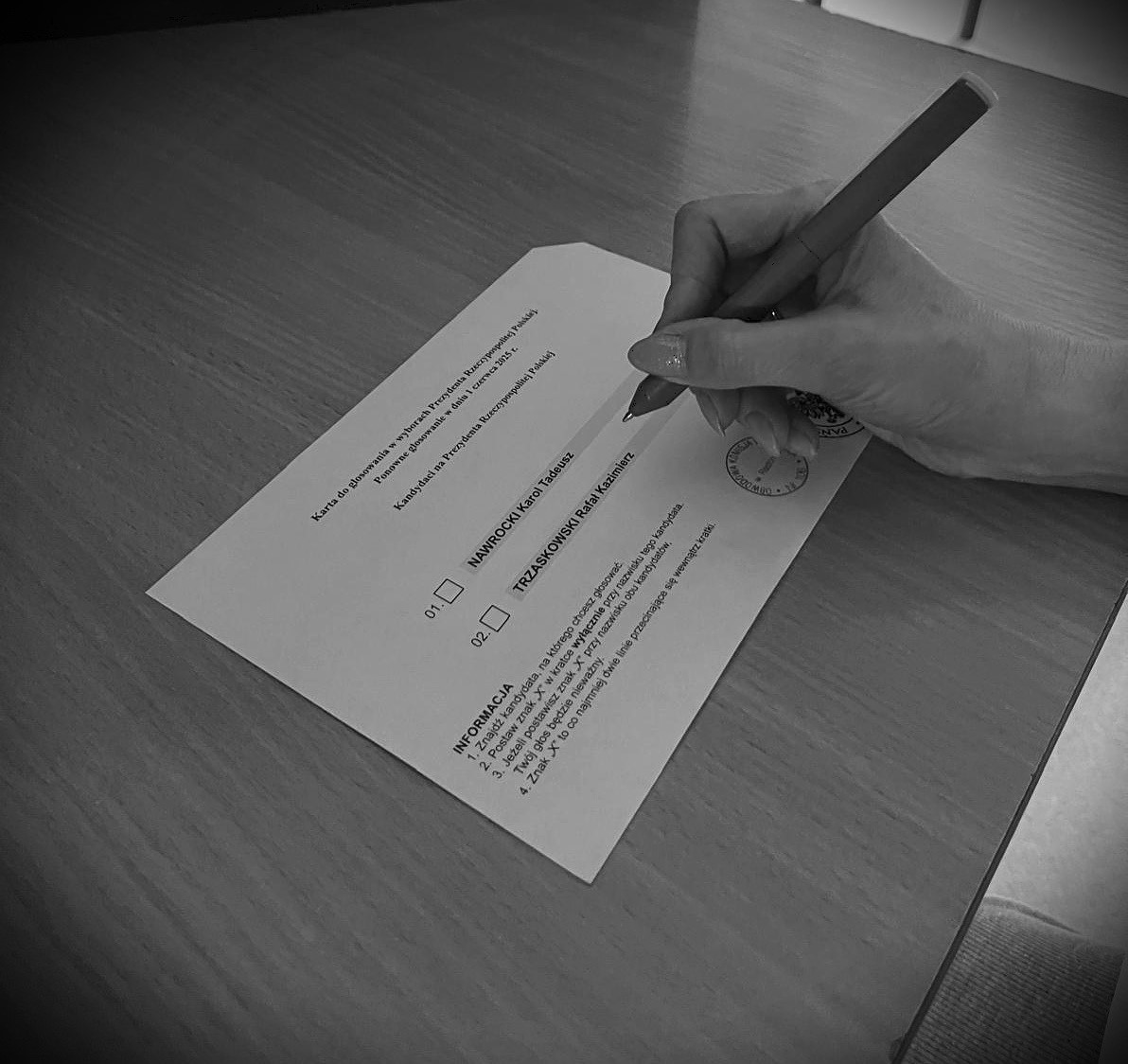 Jeszcze w niedzielę po zamknięciu lokali wyborczych i podaniu sondażu Exit Poll pisałem, że według mojej prognozy Rafał wygra przewagą około 2%. 
Jak dotąd wszystkie moje prognozy się sprawdzały i mój nos nigdy mnie nie zawiódł…  nawet wtedy, gdy na bieżąco były zliczane głosy z