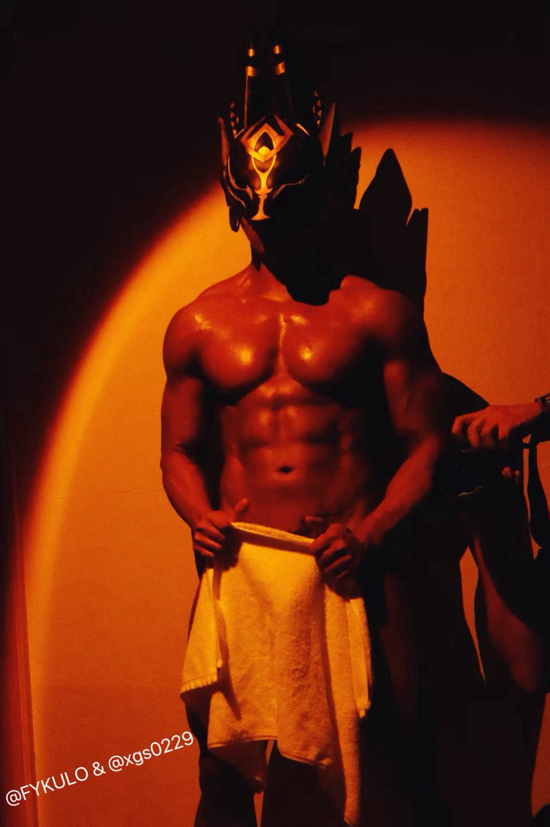 请享用你的肌肉神兽！
📷：<a href="/FYKULO/">黑桐</a> 
模特：<a href="/xgs0229/">面包哥哥</a>