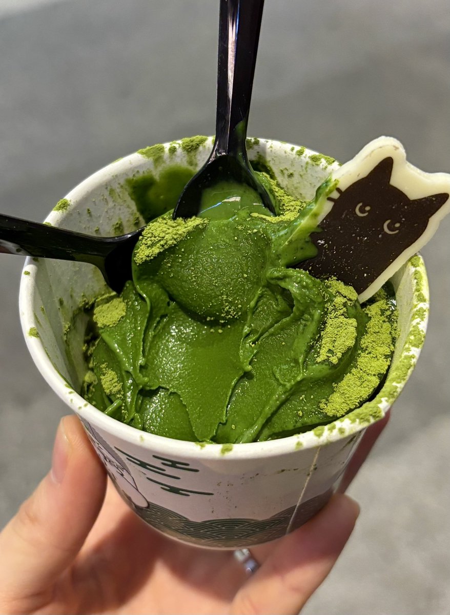 🍽️ 잠실 롯데월드몰 교토퍼펙트말차 

 ๑ 퍼펙트아이스크림 level.9 ( 6.9 )

말차함량에 따라 맛이 세단계로 나뉘어져 있고 계정주는 ( 당연히 ) 가장 진한 9단계 선택 ! 
쌉싸름한 말차맛이 극대화된 맛이라 혈중말차농도 채우기에 딱이었어요 🍵💚