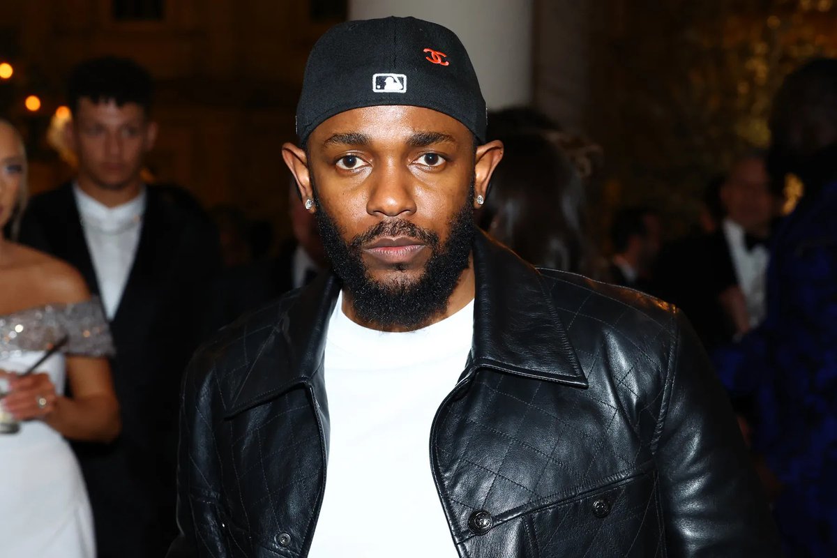 في حفل توزيع جوائز BET لعام 2025، تصدّر كندريك لامار قائمة الترشيحات بعشر فئات، مما يبرز تأثيره المستمر في صناعة الموسيقى.  من بين الترشيحات البارزة: 

ألبوم العام عن "GNX"

فيديو العام لأغنية "Not Like Us"

أفضل فنان هيب هوب ذكور

#KendrickLamar