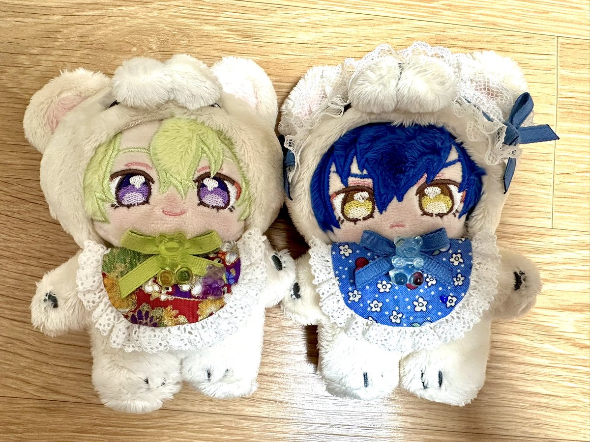 솜프리마켓 다녀왔어요! 
귀여운 옷들이 정말 한가득...행사장에 있는거 전부 사고 싶었지만 가기 전부터 사기로 마음먹었던 한복과 턱받이를 겟해왔습니다😘
횰곰도 머리띠 세트 해주고 싶었는데 없다구 하셔서 다음에 꼭 주문제작 맡기기로 마음을 먹었다는 후문입니다

#솜프리 #솜프리마켓