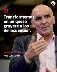 Consignas demagógicas, simplistas, Populistas  cuando se repiten y se repiten para fanatizar al electorado traen consecuencias para la sociedad y sus cuerpos de seguridad 

El asesinato del pibito thiago es un claro y contundente ej  de lo que le importa la vida a un populista.
