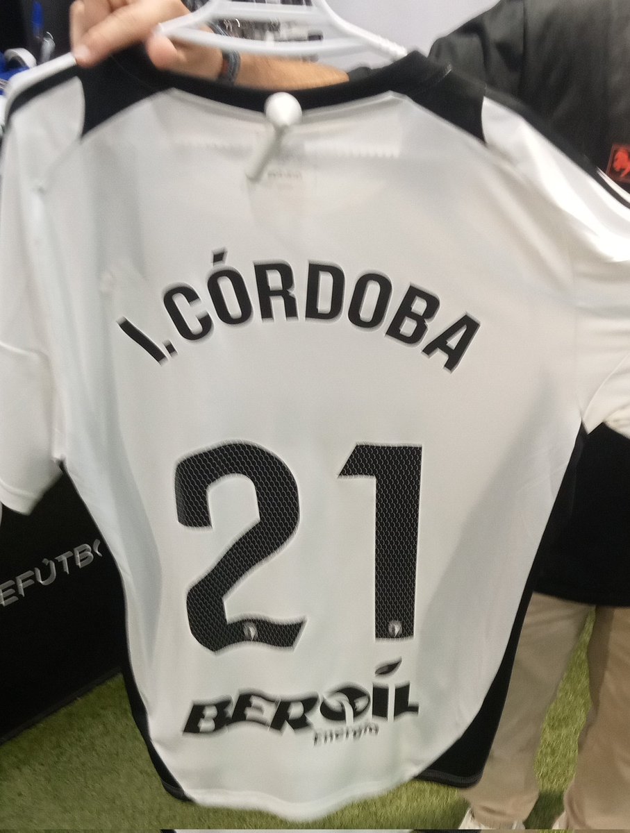 #Sorteo camiseta del <a href="/Burgos_CF/">Burgos Club de Fútbol</a> #IñigoCordoba entre nuestros seguidores <a href="/BurgosCFstats/">BurgosCFstats</a> 
Hasta 7 de julio 00:00 podéis participar
Reglas:
 seguir cuenta y postear con el Hashtag #FaltaAsierCordoba