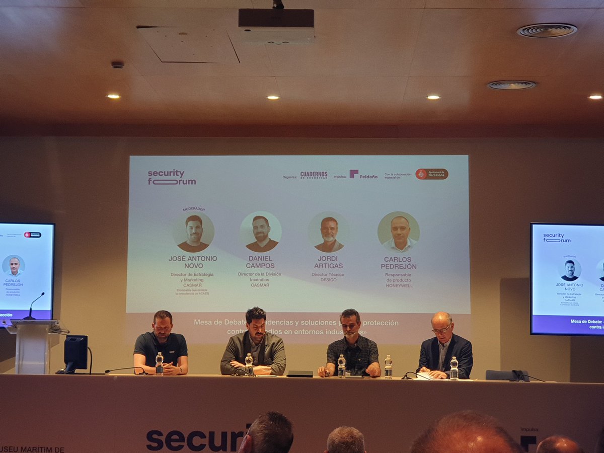 Empieza la mesa de debate de <a href="/acaes/">Li Jane</a> sobre la protección contra incendios con la intervenciòn de <a href="/casmar/">martha</a>