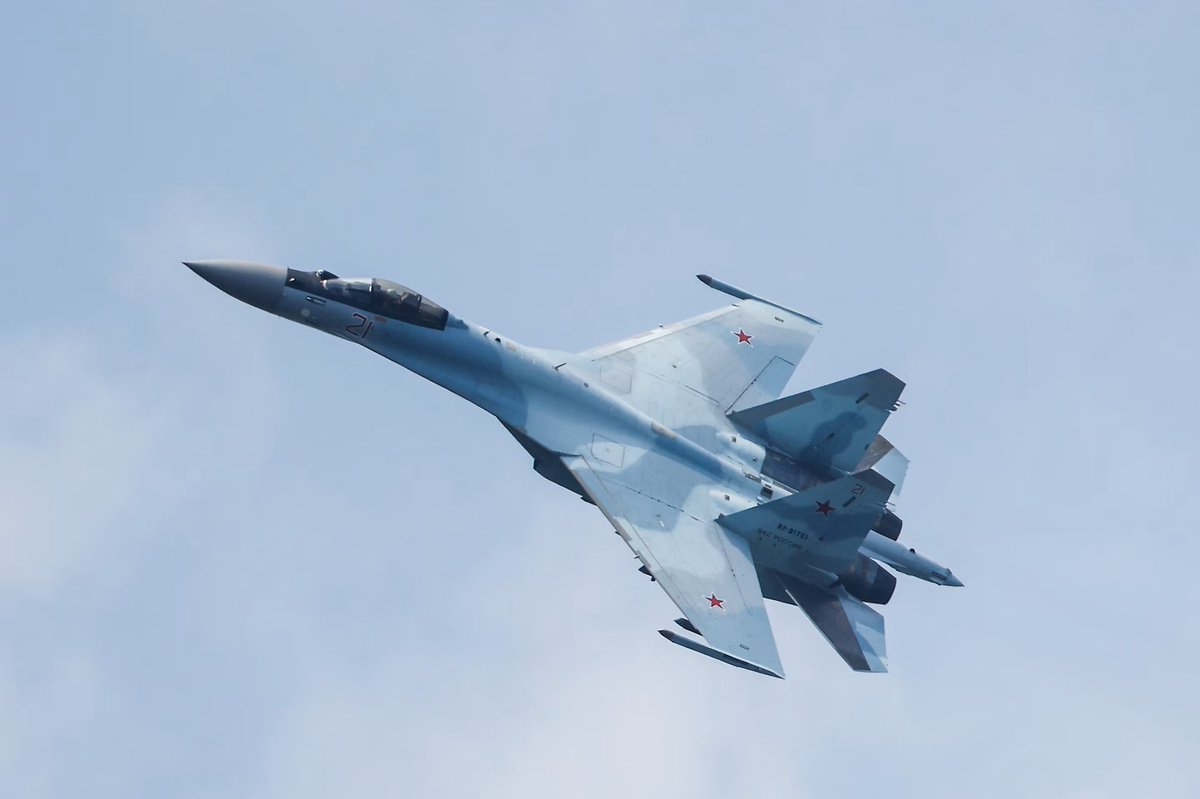 ❗️Ukrainian Aviation Channels write that today's 🇷🇺Russian Su-35S fighter was shot down by a 🇺🇦Ukrainian F-16 fighter in Kursk region