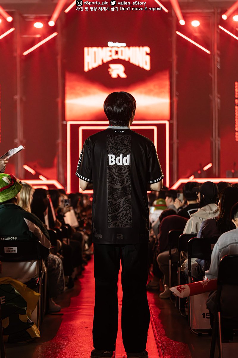 비디디... 타팀에 있을때도 잘한다 생각했고, 우리팀 첨 와서도 미안할 정도로 잘했는데 작년에 알을 깨고 더 잘해짐... 데뷔 9년차가 이게 가능한가 근데 더 대단한건 당장 내년 내후년이 되어도 비디디가 갑자기 못 할거 같단 생각이 안듬 걍 상수 그자체임 우리팀 대들보