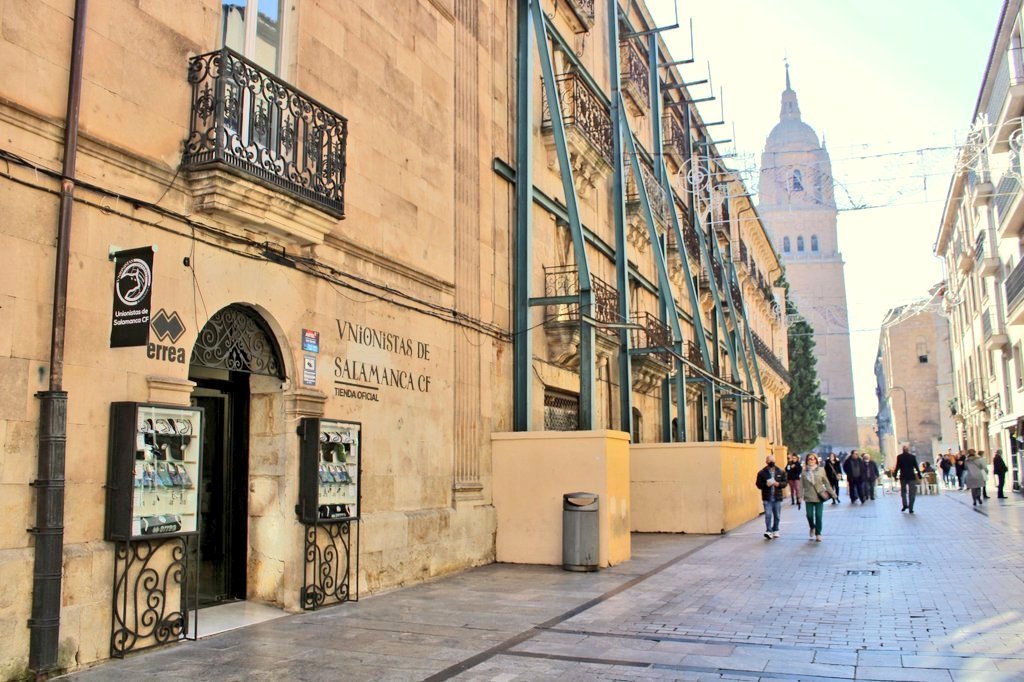 🏡 TIENDA | ¿Te apetece dar esta tarde un paseo por el centro de Salamanca y de paso venir a vernos?

Te esperamos en la Rúa Mayor, 43.

🕔 17-20h

#Creemos ⚪⚫