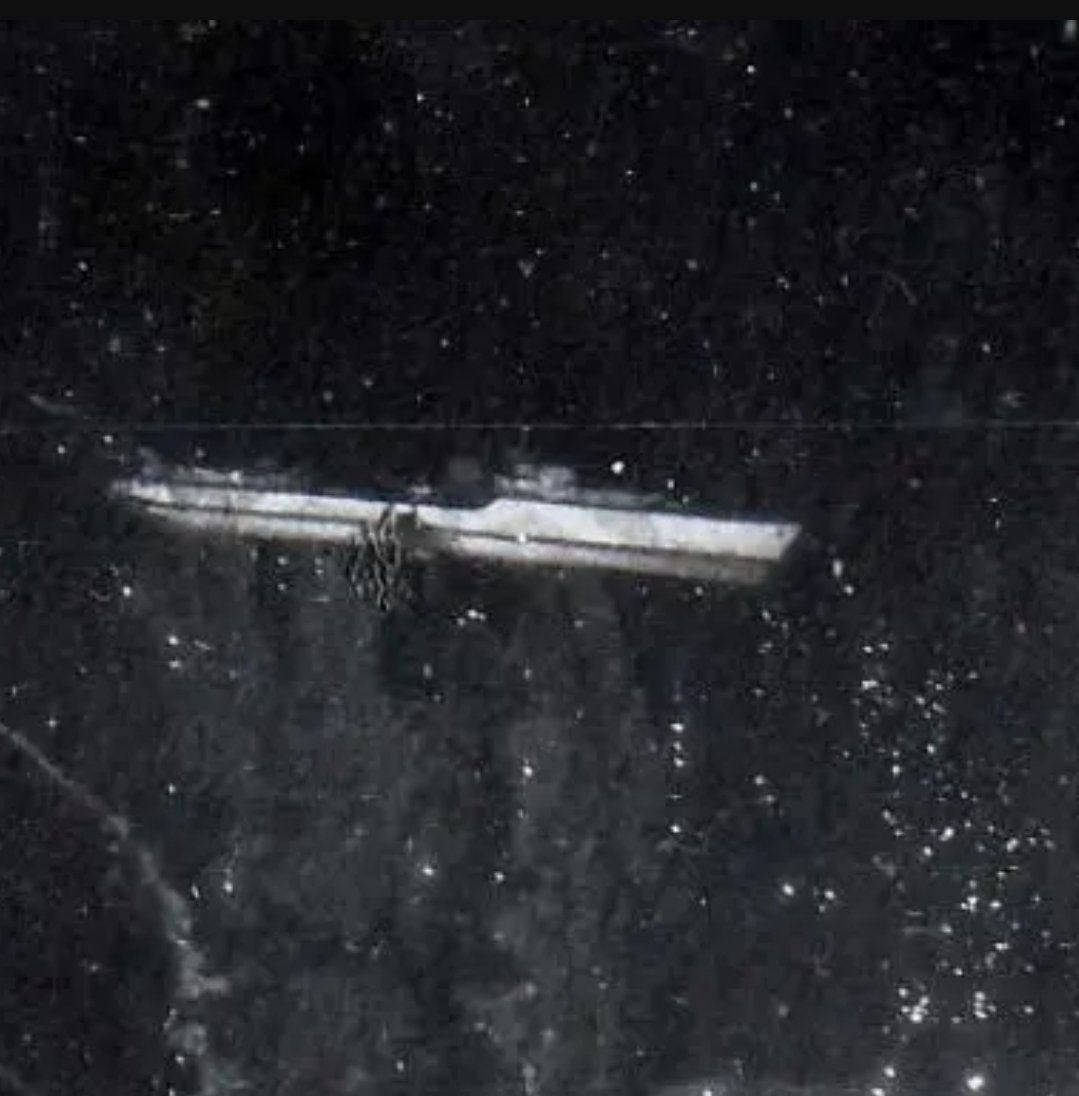 ITM_archives's tweet image. The wreck of HMS Mohawk photograped from the air in the days following the battle of the Tarigo convoy. Soon after, the Regia Marina launched a special operation aimed at retrieving secret documents on board the wreck.
Check the whole story: youtu.be/WyilC7WzMCQ?si…