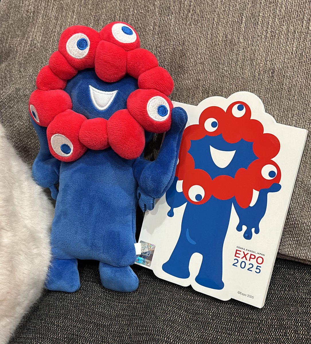 ten127's tweet photo. 万博で、スタンプと一緒に世界の「ありがとう」を集めています🌍✨
みんな親切で、快く書いてくれて、発音の仕方まで教えてくれたり…感動🥹💖
ミャクミャク御朱印帳を「ありがとう」でいっぱいにしたい♡
#万博　#スタンプラリー
#ありがとう集め　#ミャクミャク
#ミャクミャク御朱印帳　#EXPO2025 https://t.co/qHSE98XkVj