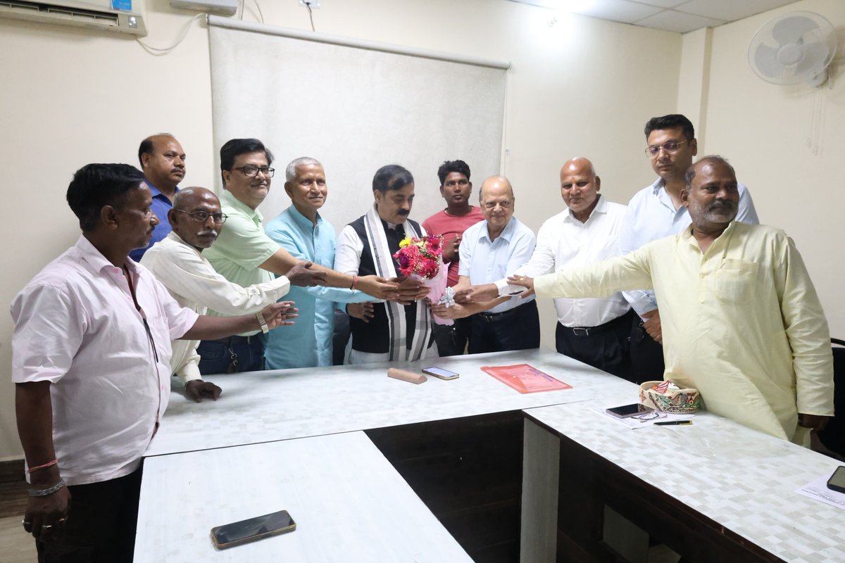 JIBESHKUMARBIH's tweet image. आज दरभंगा गेस्ट हाउस में फल मंडी विक्रेताओं के साथ बैठक की |

इस दौरान उनकी समस्याएं सुनी और जल्द समाधान का भरोसा दिलाया |

#darbhanga #development 
#publicissues #JibeshKumar

@BJP4Bihar @BJP4India