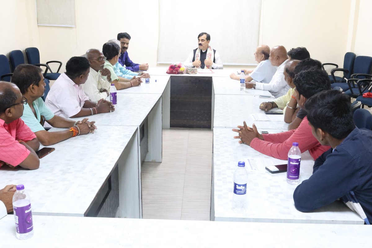 JIBESHKUMARBIH's tweet image. आज दरभंगा गेस्ट हाउस में फल मंडी विक्रेताओं के साथ बैठक की |

इस दौरान उनकी समस्याएं सुनी और जल्द समाधान का भरोसा दिलाया |

#darbhanga #development 
#publicissues #JibeshKumar

@BJP4Bihar @BJP4India