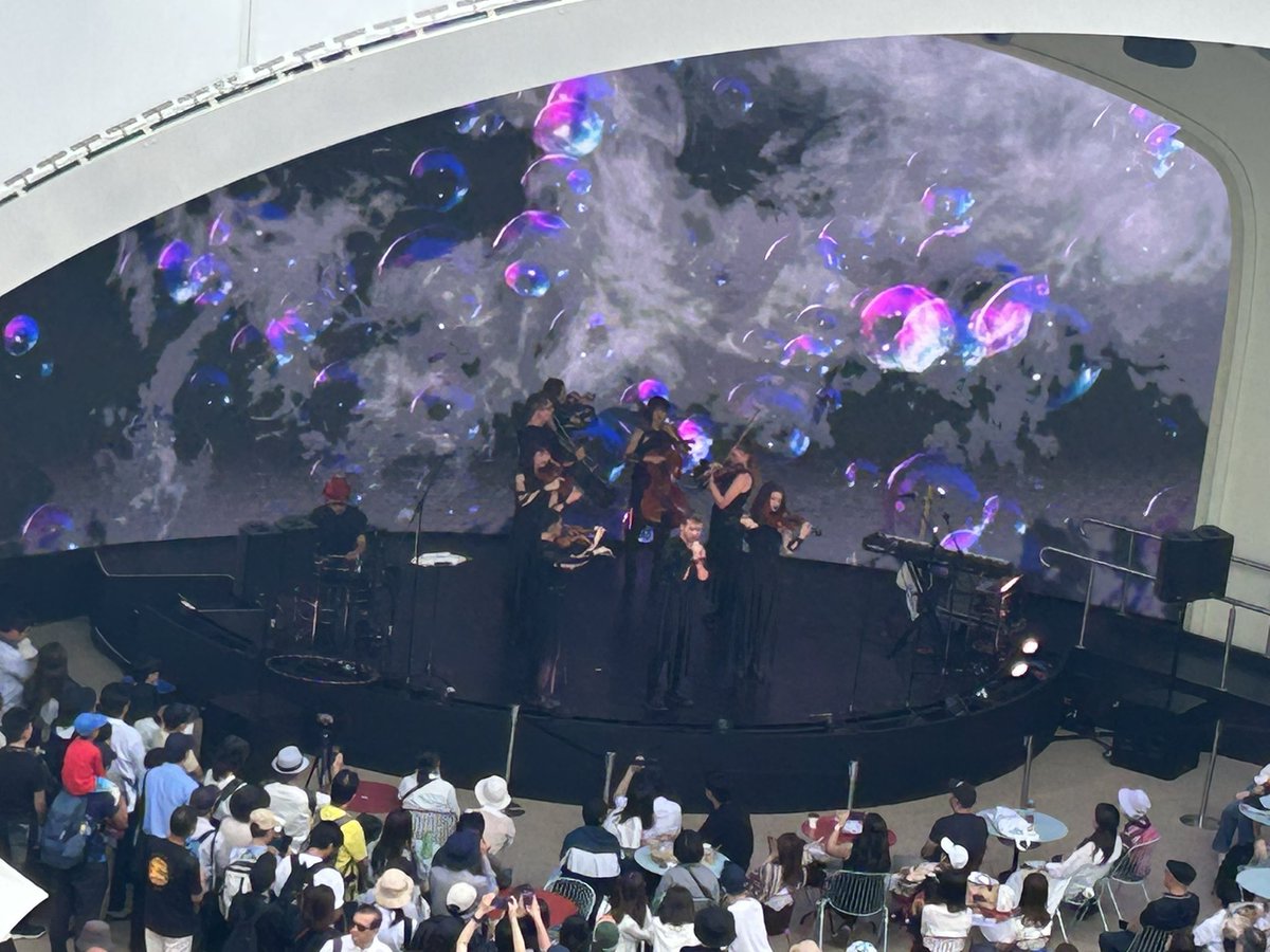 sawa_hide's tweet photo. 突然始まる、各国のイベントの音楽もよかったです https://t.co/W9VJuDY6Fm