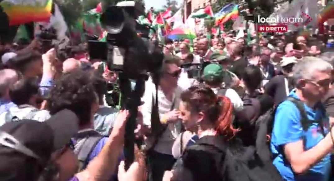 Gbag51's tweet image. Manifestazione per #Gaza 🇵🇸🔴live! Roma 
#LocalTeam #7giugno #FreePalestine #Pd-#M5S 
youtube.com/live/k21jeAfVS…
