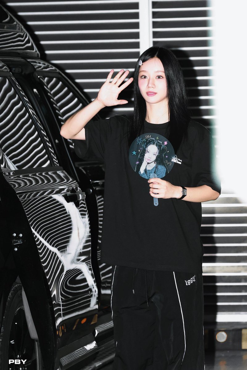 Welcome to Hyeri’s Studio
下班了下班了
惠利姐辛苦啦～
#이혜리 #혜리 #Hyeri <a href="/hyeriherihey/">이혜리</a>