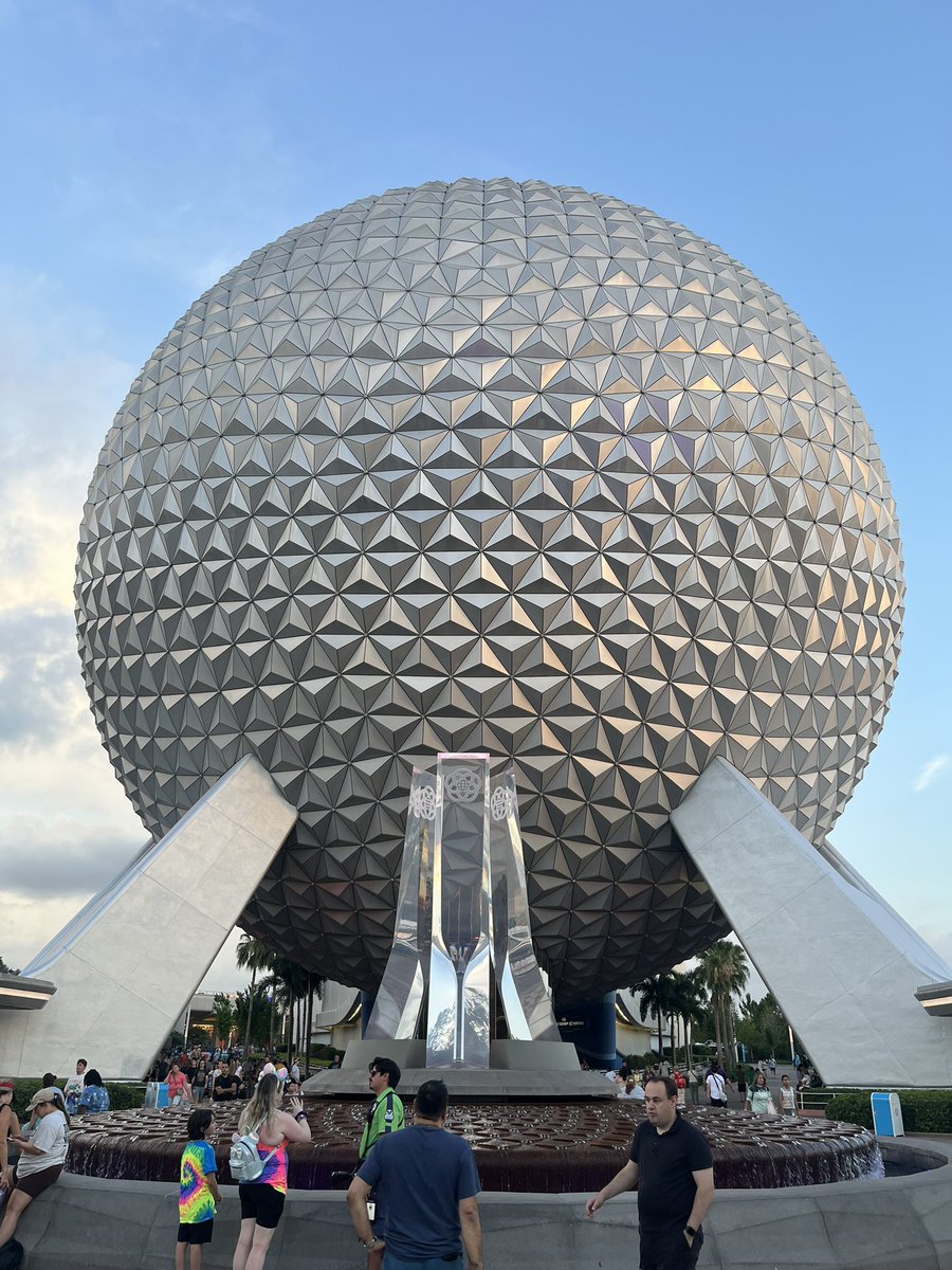adam_ap_wdw's tweet image. Walk around Epcot on the next to last day of Flower and Garden 2025