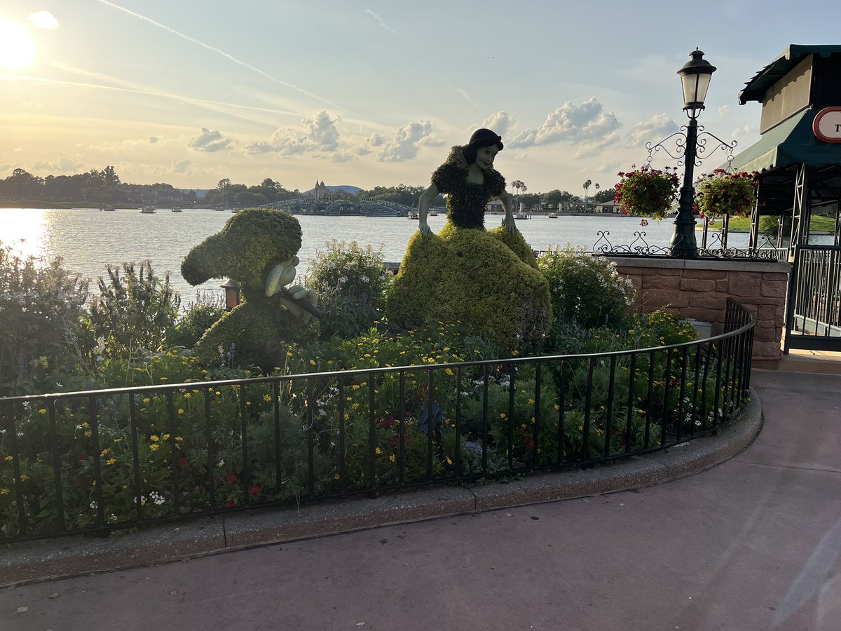 adam_ap_wdw's tweet image. Walk around Epcot on the next to last day of Flower and Garden 2025