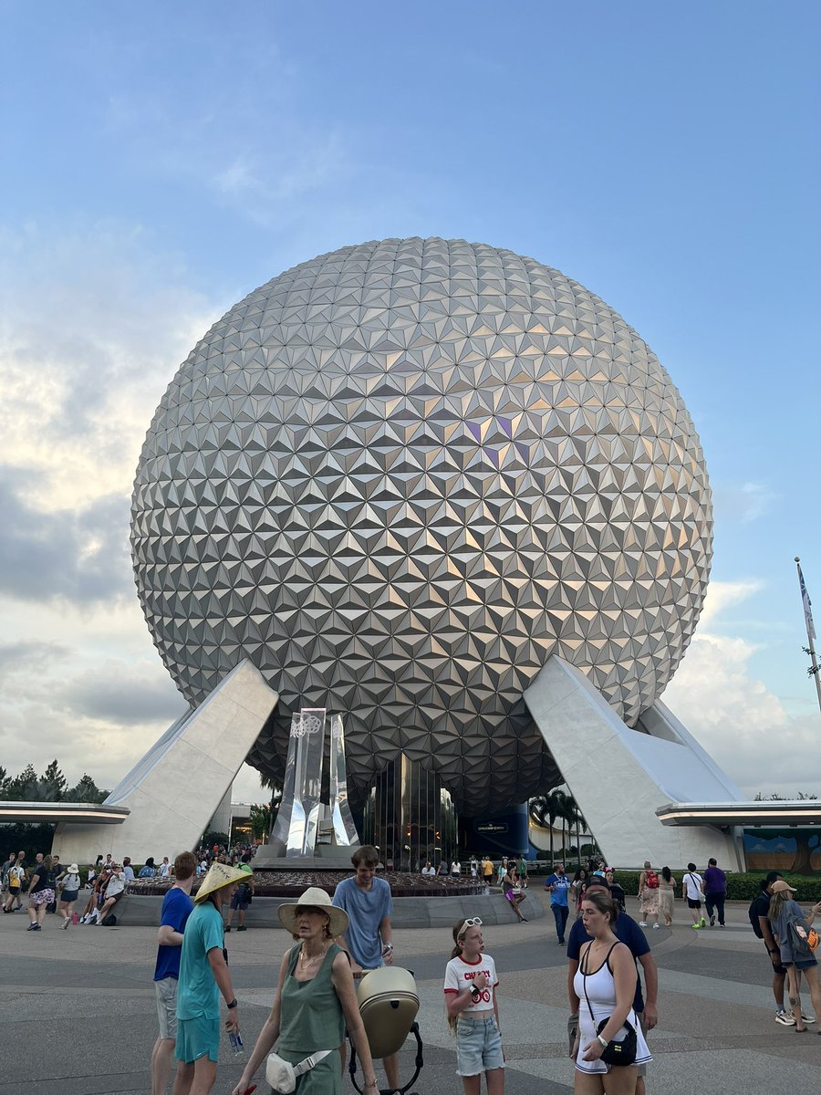 adam_ap_wdw's tweet image. Walk around Epcot on the next to last day of Flower and Garden 2025