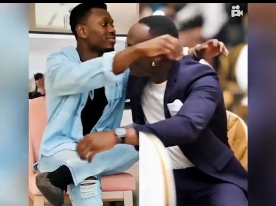 Ese uyumuntu uri guhoberana na platin mundirimbo ye nshya ni TMC? Niba atariwe se kuberiki yashimira abandi bantu TMC ntamushyiremo nkumuntu bazamukanye? Gusa niba ariwe nibyiza Cyane 
Ubundi se ko ndi umurokore ibi mbijemo gute 🥺 bye