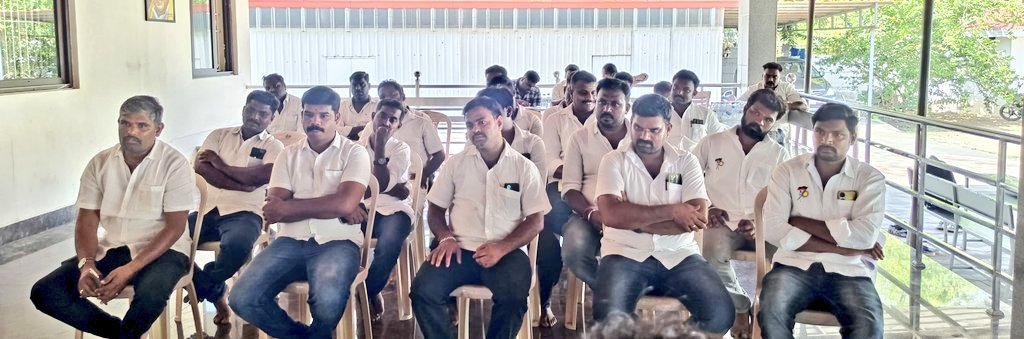 PPalaniappanDMK's tweet image. கழகத் தலைவர் - மாண்புமிகு முதலமைச்சர் அண்ணன் 
தளபதி திரு.@mkstalin  அவர்கள் மாண்புமிகு துணை முதலமைச்சர் திரு.@Udhaystalin
ஆகியோரின் அறிவுறுத்தலின் பேரில்,தருமபுரி மேற்கு மாவட்டம்  மாவட்ட,ஒன்றிய,பேரூர் இளைஞர் அணி அமைப்பாளர் ஆலோசனை கூட்டத்தில் கழக பணிகள் குறித்து ஆலோசனை வழங்கினேன்,