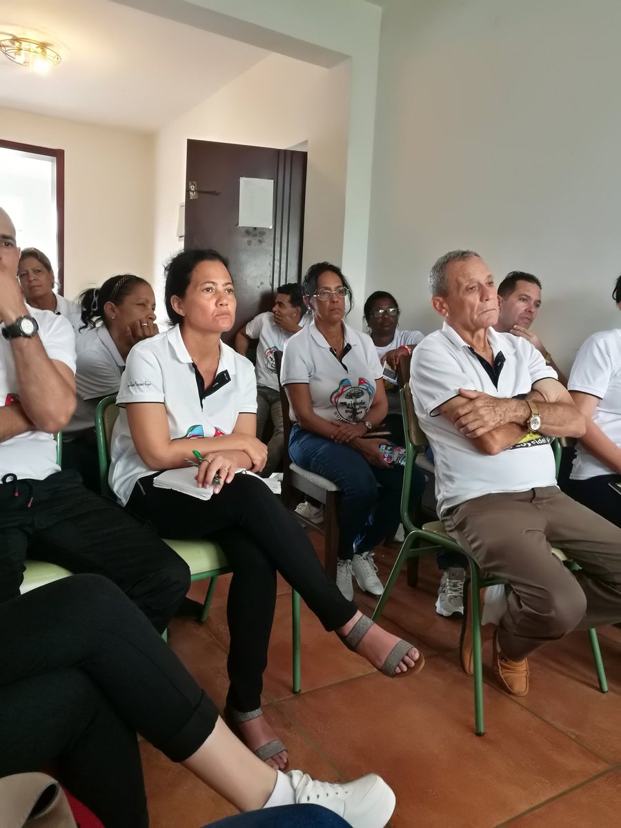 Reunión de Brigada. Las medidas para concluir el curso, el acontecer nacional e internacional, entre ellos la presencia de <a href="/DiazCanelB/">Miguel Díaz-Canel Bermúdez</a> en #DesdeLaPresidencia y la Mesa Redonda sobre las medidas de ETECSA fueron analizados con profundidad y compromiso revolucionario. #UnidosXCuba