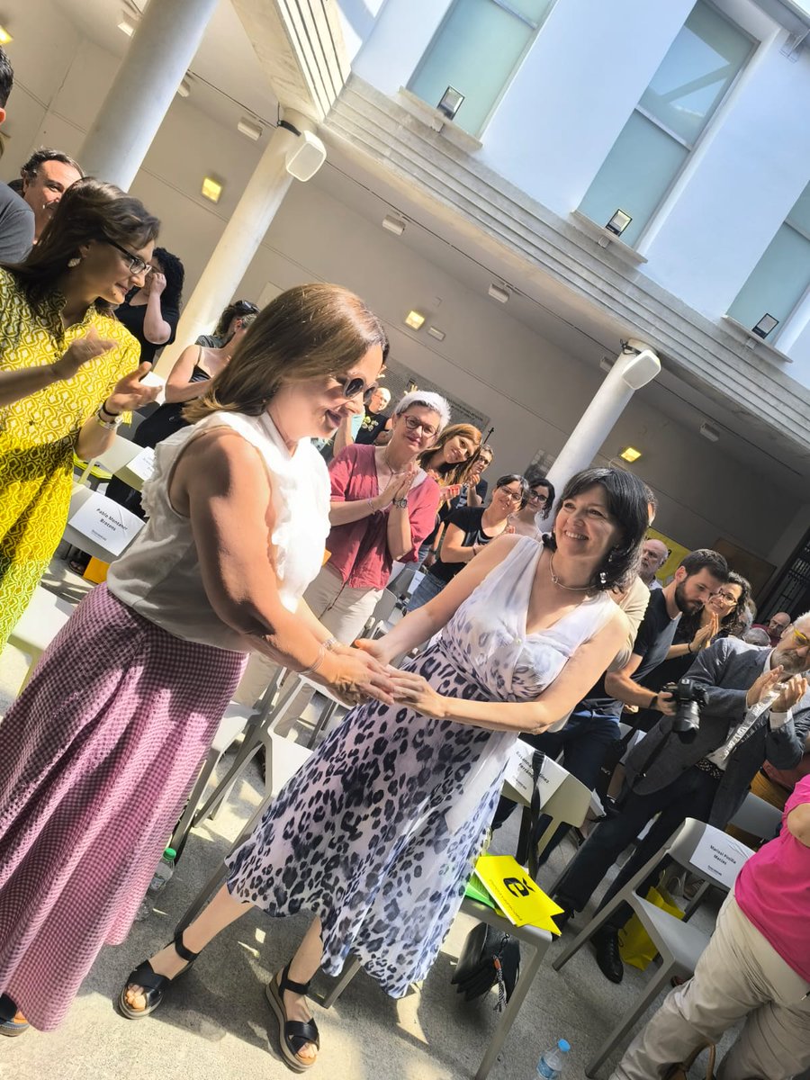 Rosanna Martínez encapçala el nou cicle d'Escola Valenciana amb l'objectiu de "subvertir la injustícia lingüística"

El resum de la jornada i algunes de les imatges les pots trobar al següent enllaç: 
escolavalenciana.org/web/2025/06/07…