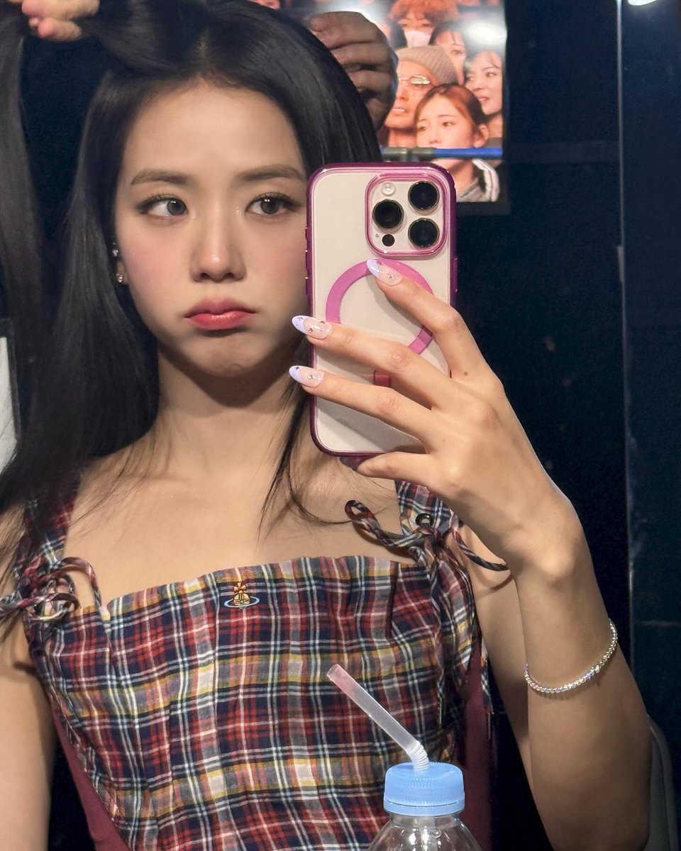 휴~~~

#JISOO #지수 #ジス #BLACKPINK