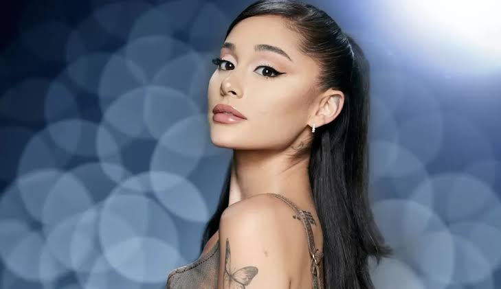 >"ariana grande"
>é morena e baixa