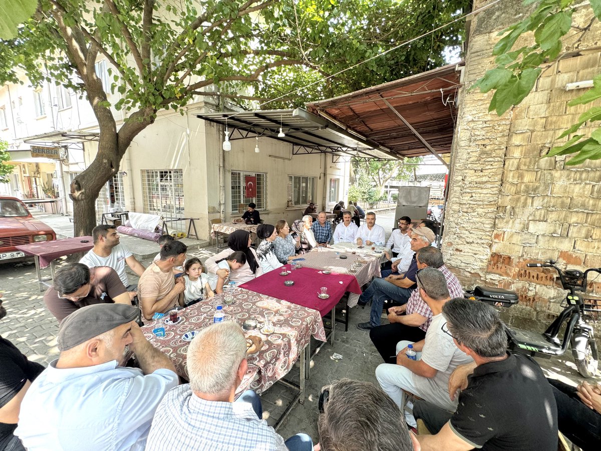 📍Sultanhisar  

AK Parti #Sultanhisar İlçe Başkanlığımızın düzenlediği bayramlaşma programında, İlçe Başkanımız, Kadın ve Gençlik Kollarımız, teşkilat mensuplarımız ve kıymetli hemşehrilerimizle bir araya gelerek bayram sevincini hep birlikte yaşadık.  

Birlik, kardeşlik ve