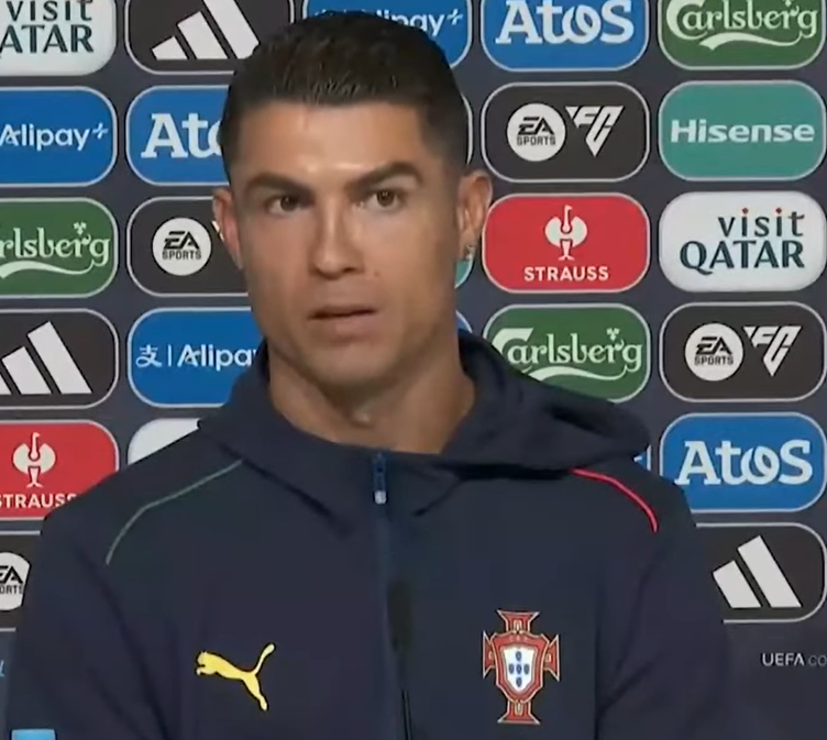 Cr7stianismo_'s tweet photo. "Cuando estoy mal, no tengo ganas de hablar, busco mecanismos para que la moral esté para arriba. No solo futbolísticamente, también en la vida" https://t.co/yiTYwrrS7u