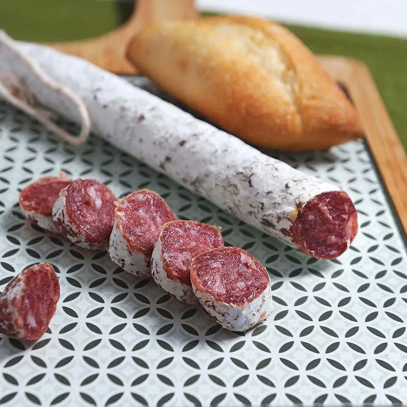 Me acabo de enterar que el fuet y el semen huelen igual, tantos años comiéndolo y ahora me entero que huele a fuet